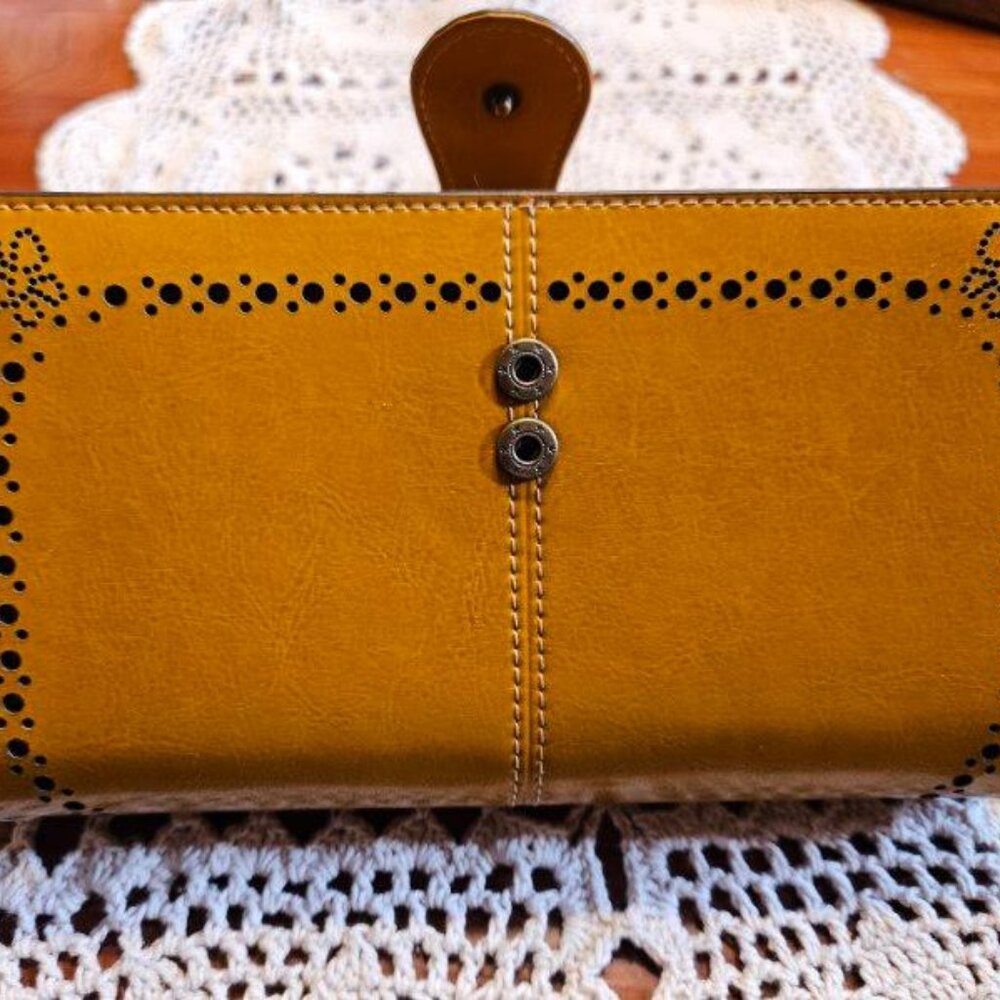 Lavemi RFID blocking leather wallet